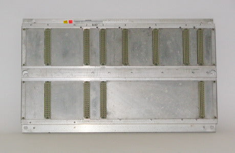 6ES5182-3AA51 - SIMATIC S5, EG 182-3A ERWEITERUNGSGER., ROBUSTBAUFORM 3 EINBAU- UND 3 STECKPLAETZE MIT STROMVERS. DC